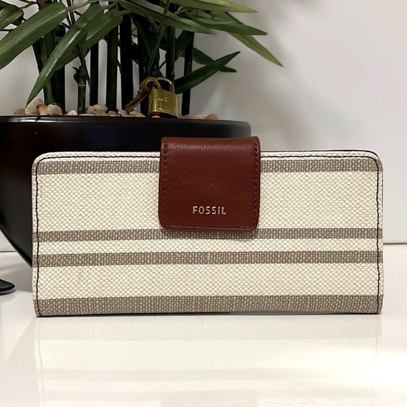Fossil Handbags - FOSSIL Women's  Clutch Wallet